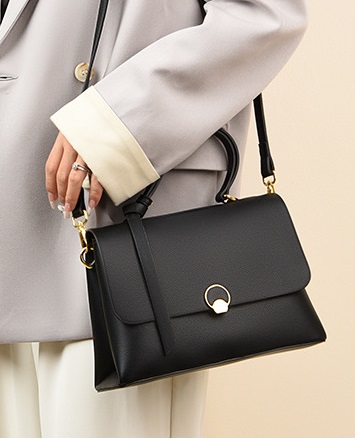 Urban simplicity: Genuine Leather Bag - Image 3